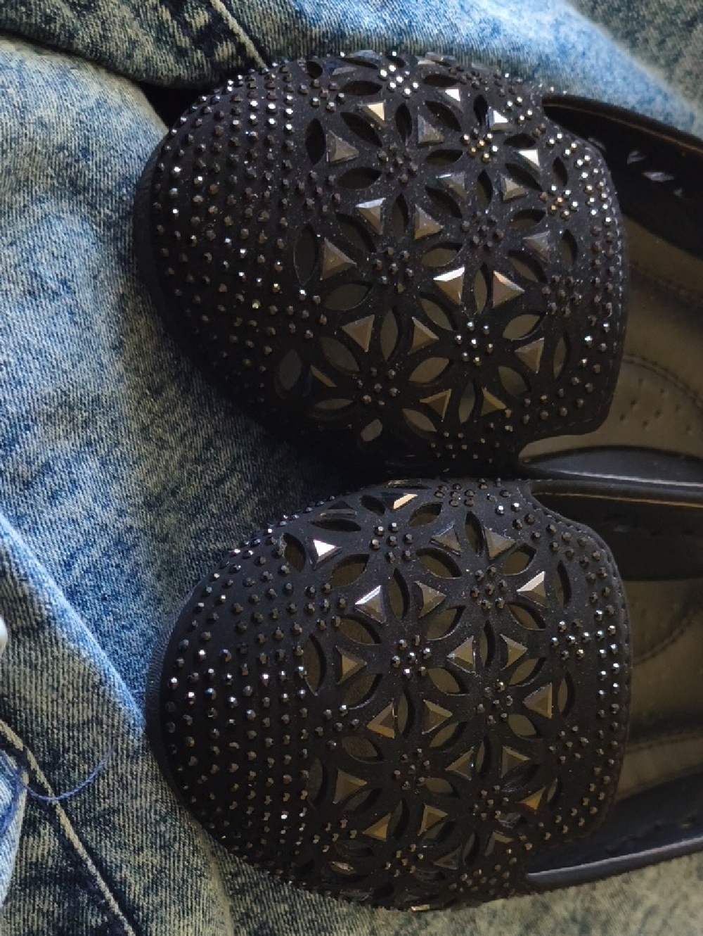 ADORABLE Studded Cut Out Black Flats NWT Size 7WW
